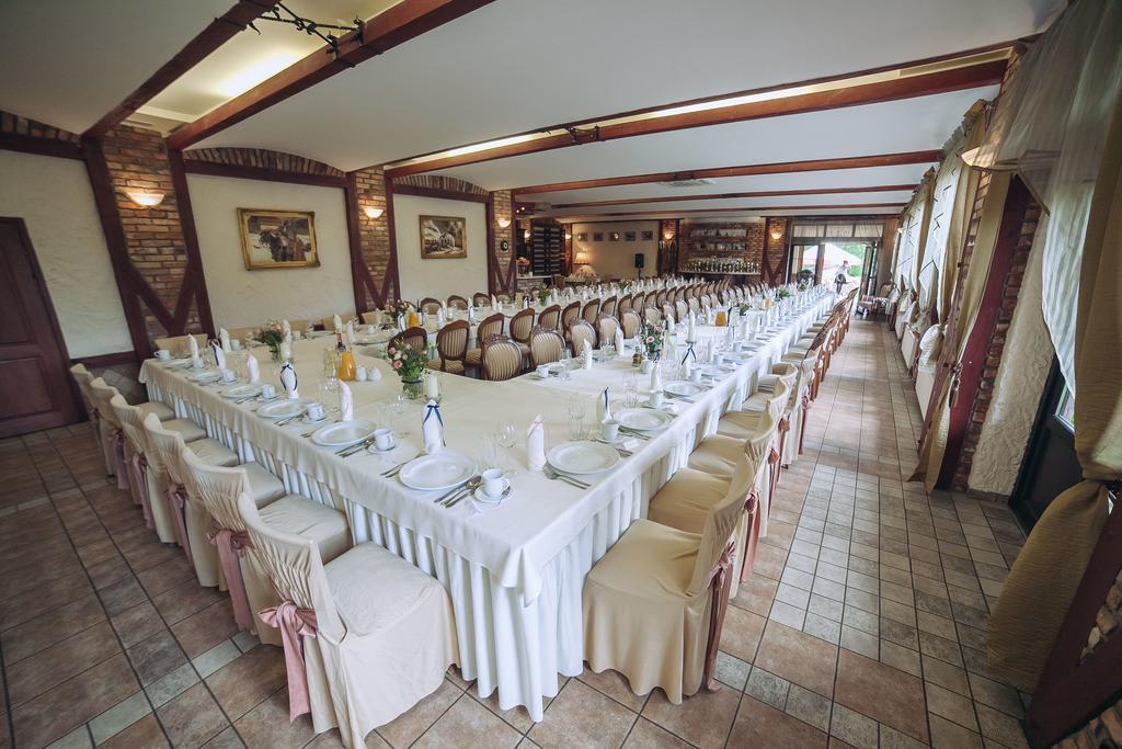 Hubertus Aparthotel & Restaurant & Horse Club Starogard Gdański Exterior foto