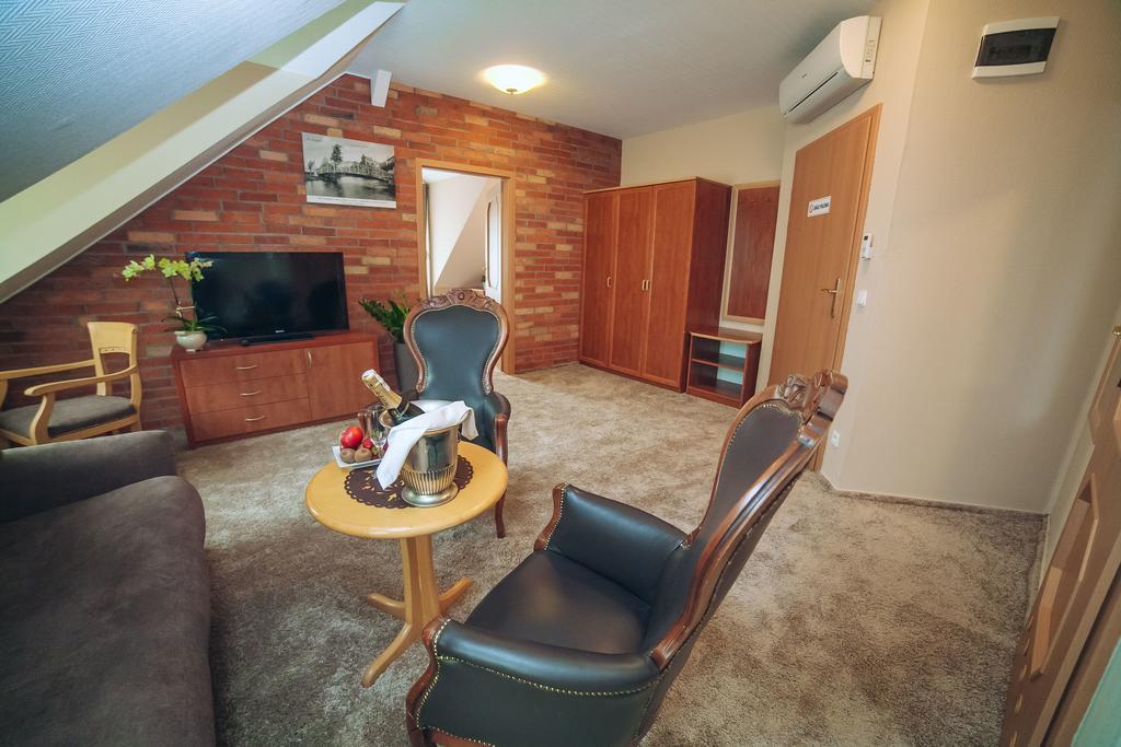 Hubertus Aparthotel & Restaurant & Horse Club Starogard Gdański Habitación foto