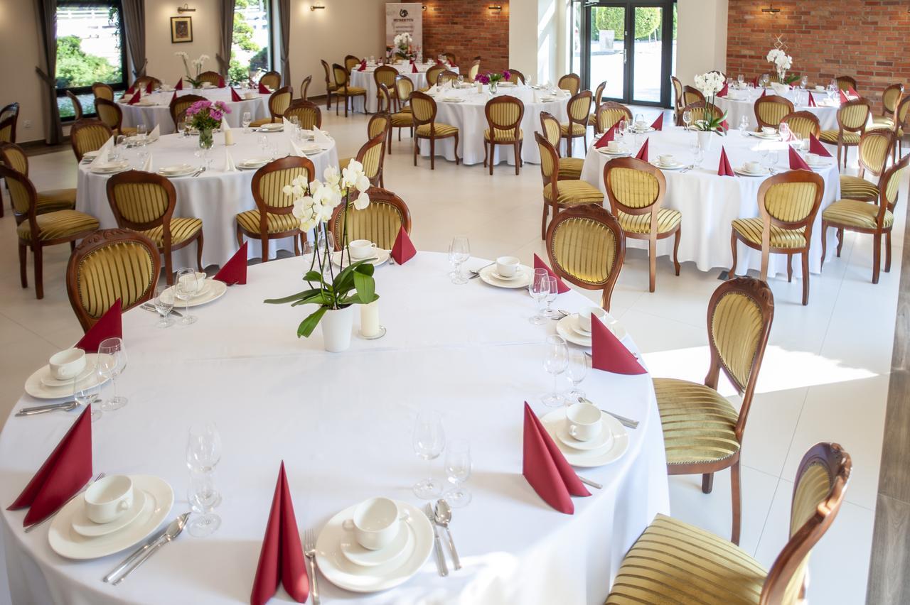 Hubertus Aparthotel & Restaurant & Horse Club Starogard Gdański Exterior foto
